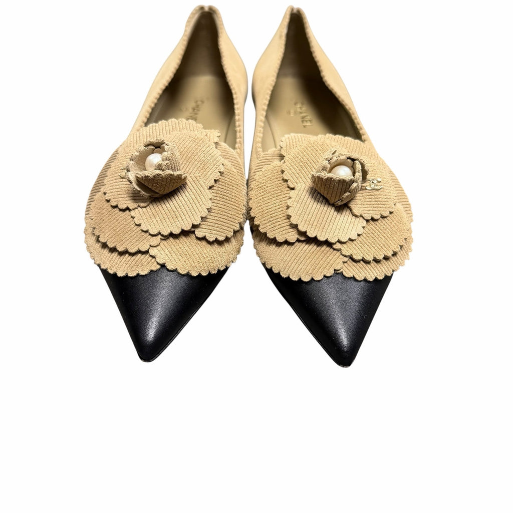 Chanel Beige Black Suede Leather Pointed Toe Flower Applique Flat Size 39 / US 8