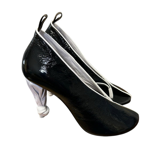 Louis Vuitton Black White Patent Leather Knot Pump Heels Womens 39 / US 9