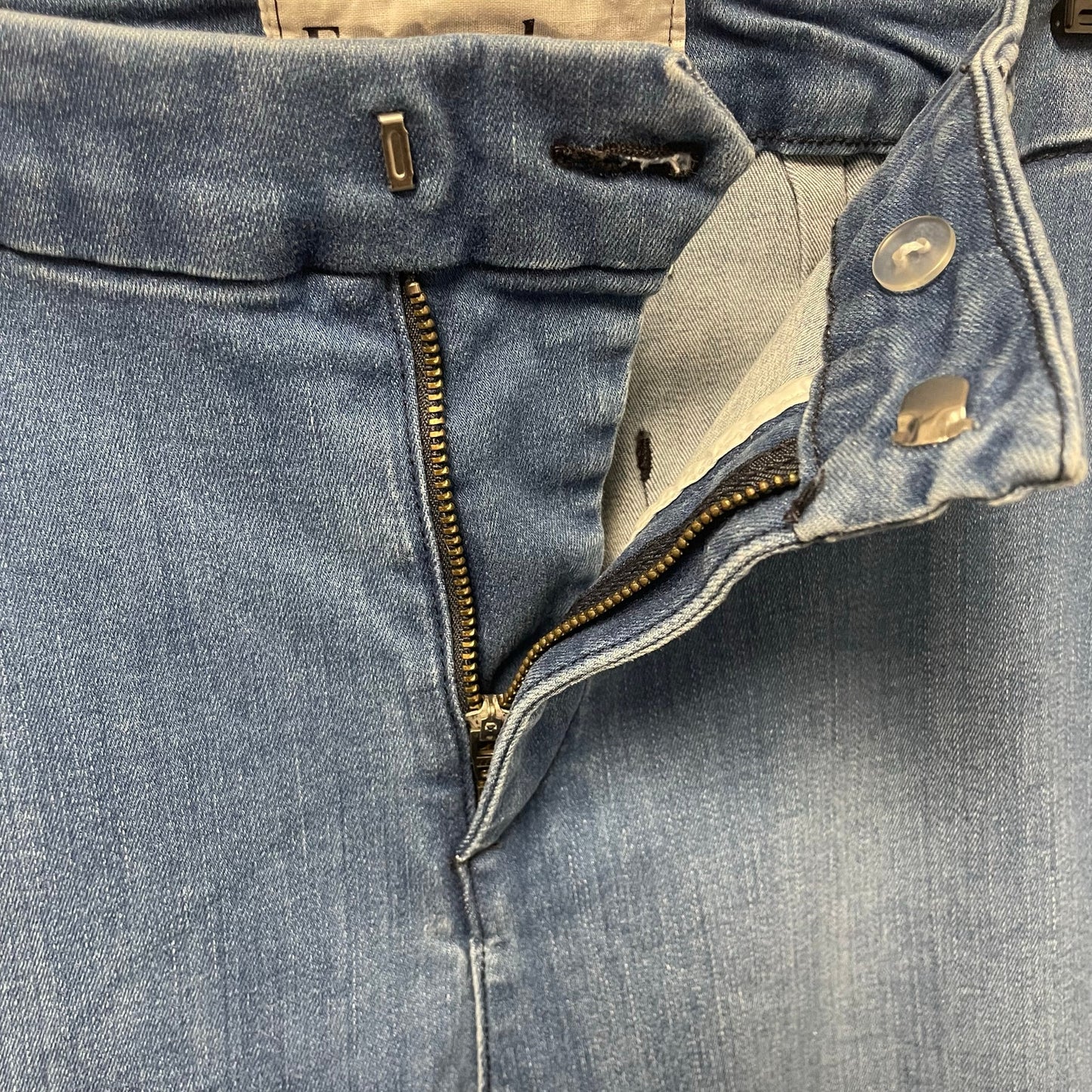 Frank & Eileen Kinsale Light Wash Denim Raw Hem Cropped Jean Womens Size 6