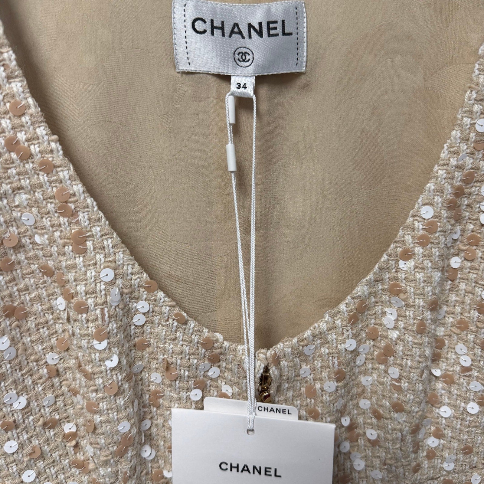 NWT Chanel 2019 Beige White Tweed Sequin Embellished Mini Dress Size 34 / US 2