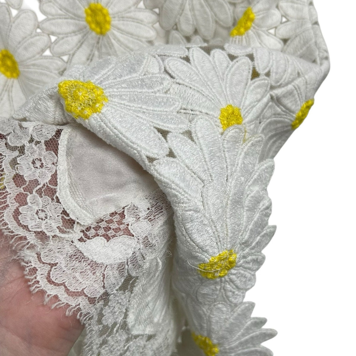 Dolce & Gabbana White Yellow Daisy Macrame Sheath Mini Dress Womens 38 / US 2