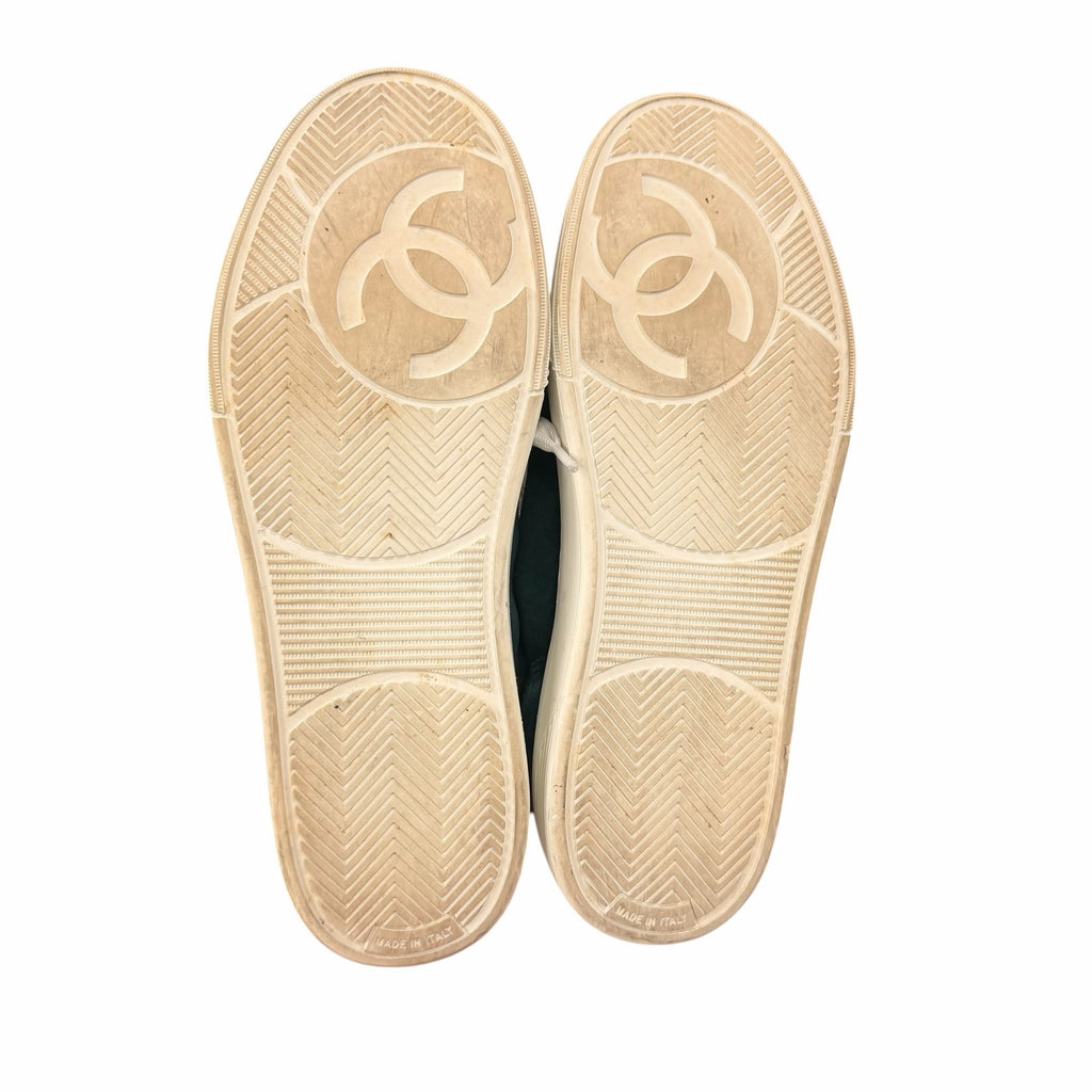 Chanel 2023 Interlocking CC Logo Sneakers Green Suede Womens 39 / US 9 Sporty