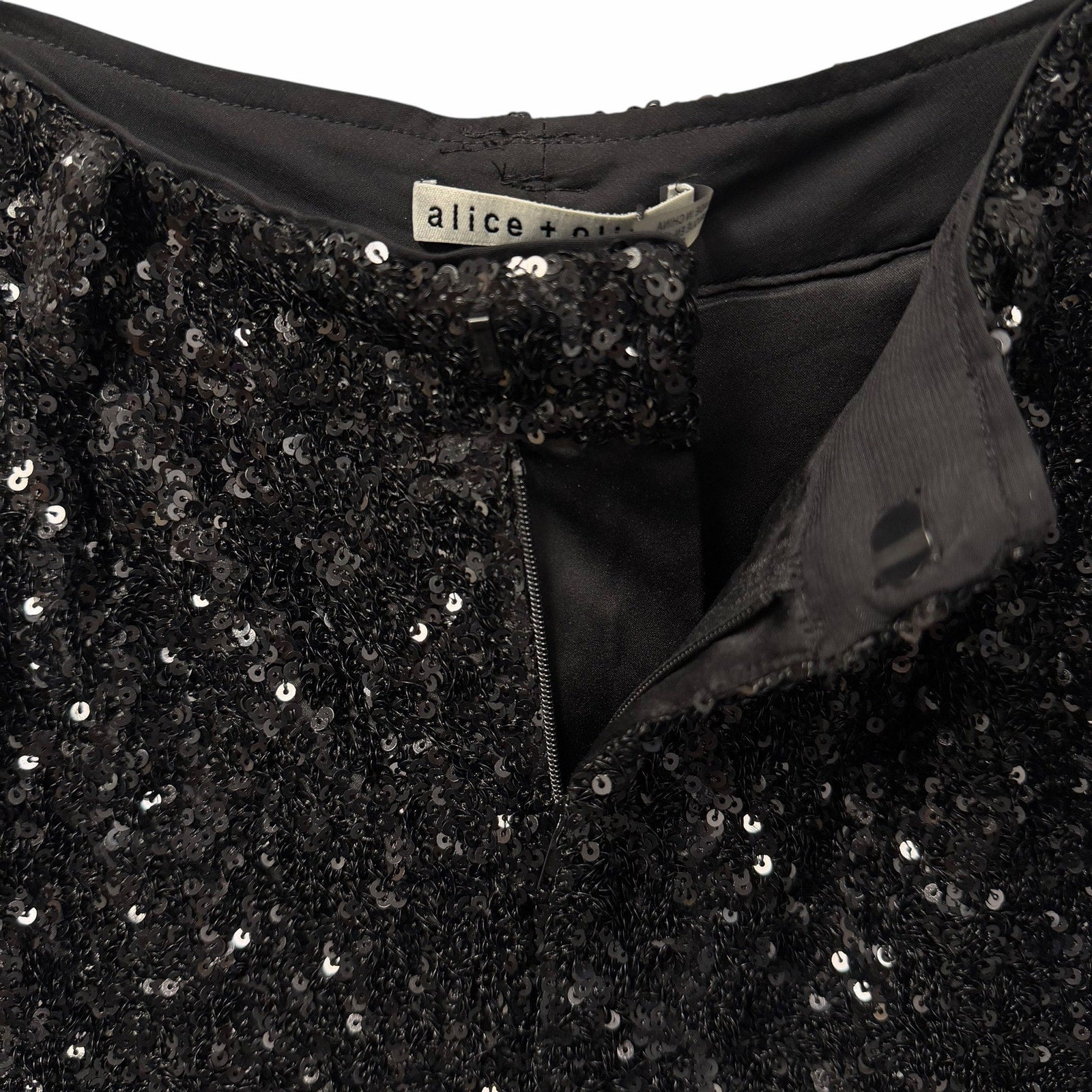 NWT Alice + Olivia Conry Sequin Cuff Short Black High Rise Womens Size 0