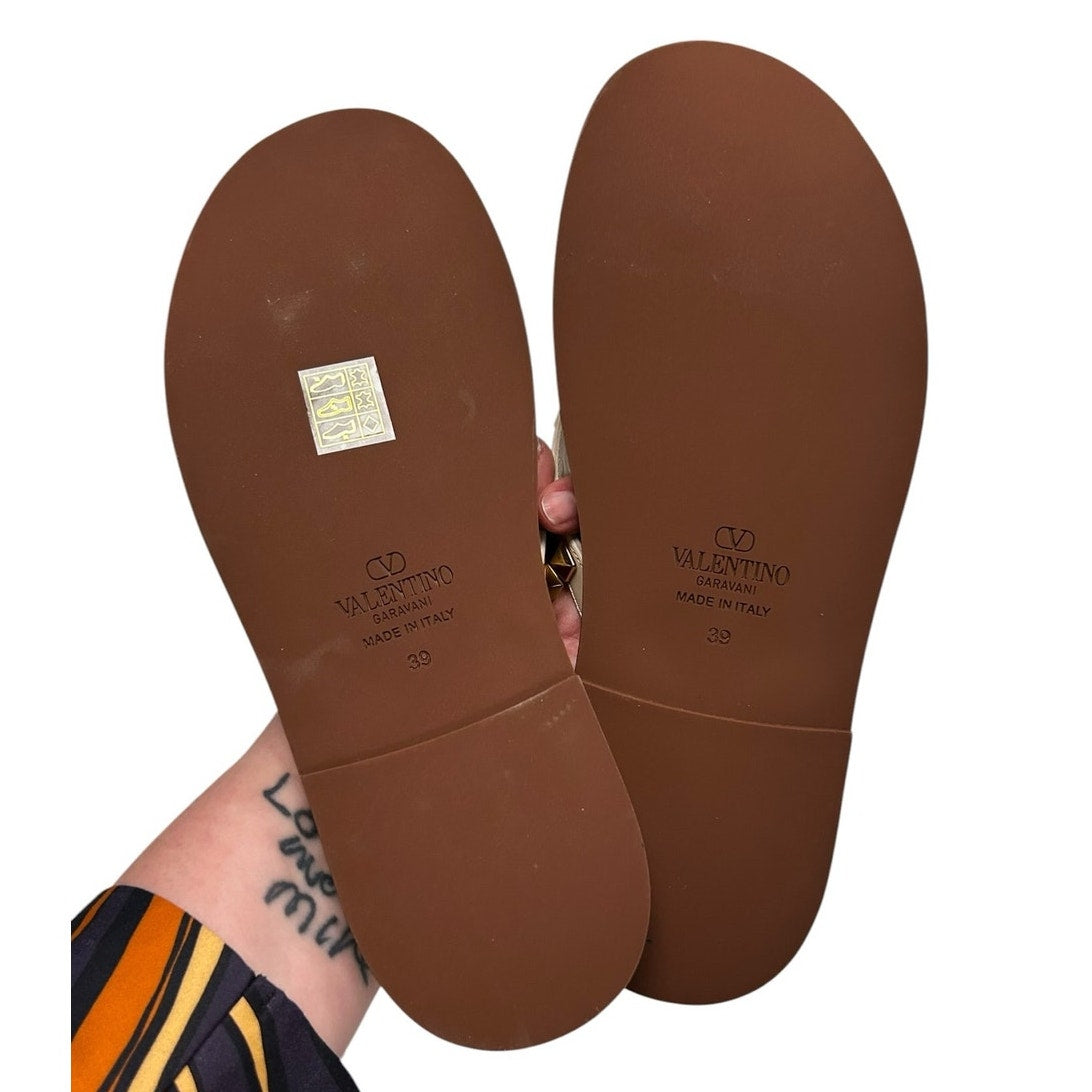 Valentino Garavani Ivory Rockstud Leather Flat Thong Sandal Womens 39 / US 9