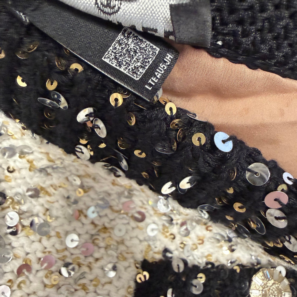 NWT Chanel 2023 Sequin Knit Mini Skirt White Black Silver Gold Womens 36 / US 4