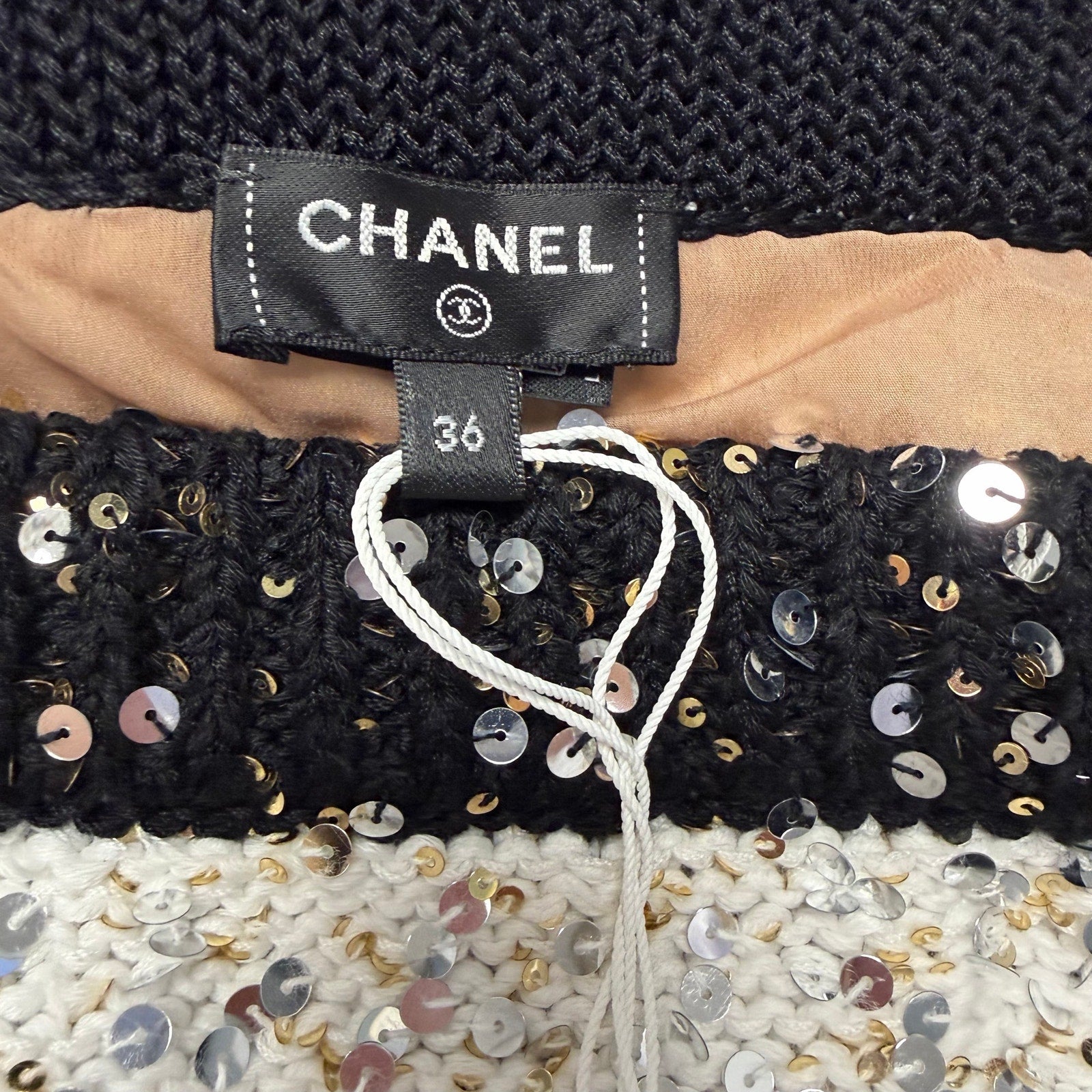 NWT Chanel 2023 Sequin Knit Mini Skirt White Black Silver Gold Womens 36 / US 4