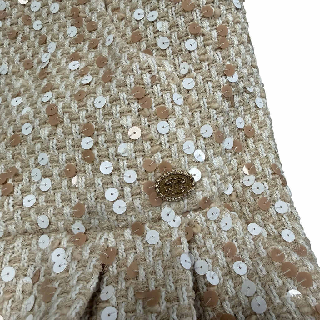 NWT Chanel 2019 Beige White Tweed Sequin Embellished Mini Dress Size 34 / US 2