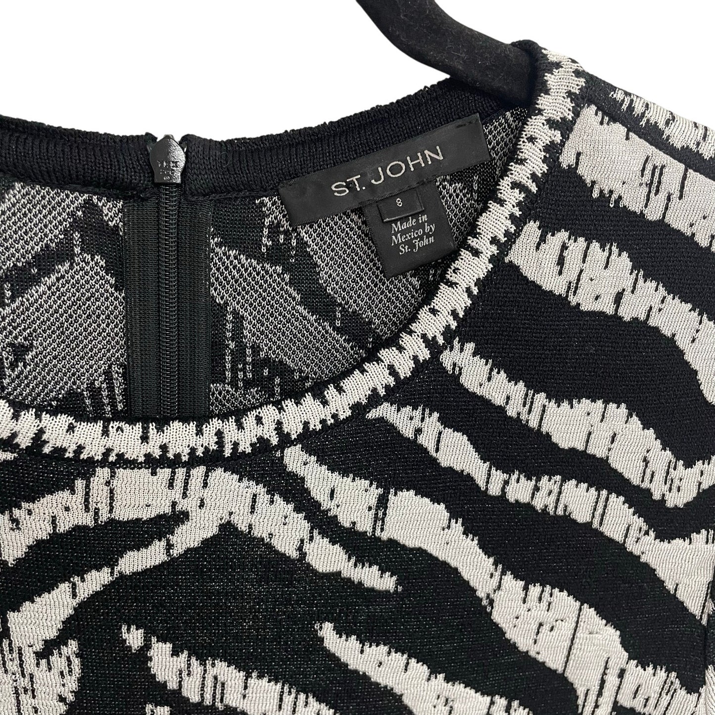 St. John Zebra Jacquard Knit Short Sleeve Knee Length Sheath Dress Womens Size 8