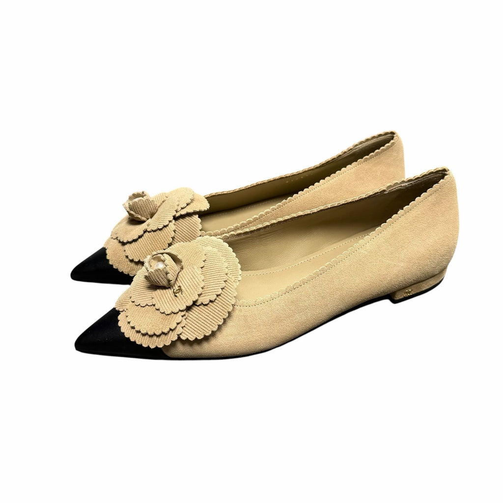 Chanel Beige Black Suede Leather Pointed Toe Flower Applique Flat Size 39 / US 8