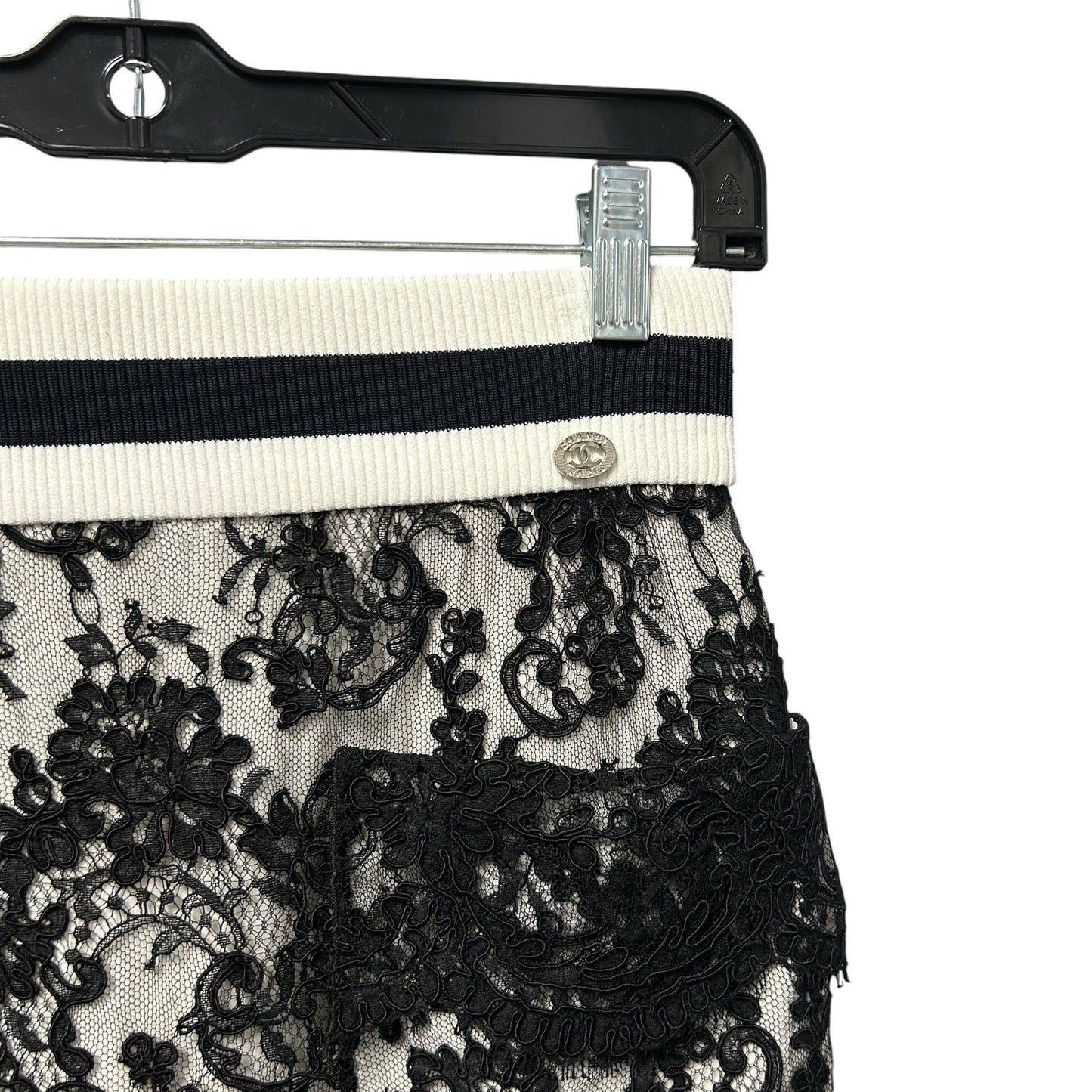 Chanel White with Black Lace Overlay Knee Length Pencil Skirt Womens 36 / 2-4